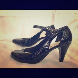Sam & Libby black patent leather pumps